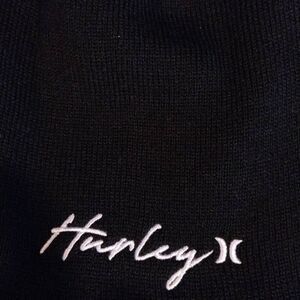 Hurley NWT Staple Beanie Black and White Embroidery OS Surfer Fans Love This Hat
